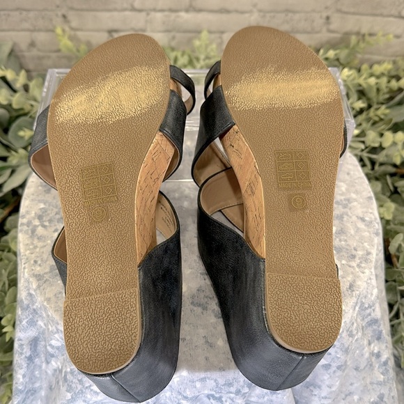 Journee Collection “Rayna” Charcoal Cross-band Cork Wedge Sandals WMS 9M🩶EUC - Picture 9 of 10